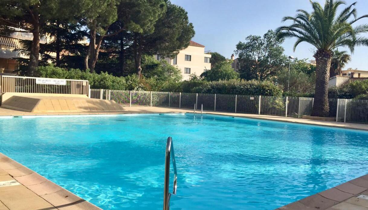Merazur Fréjus 外观 照片